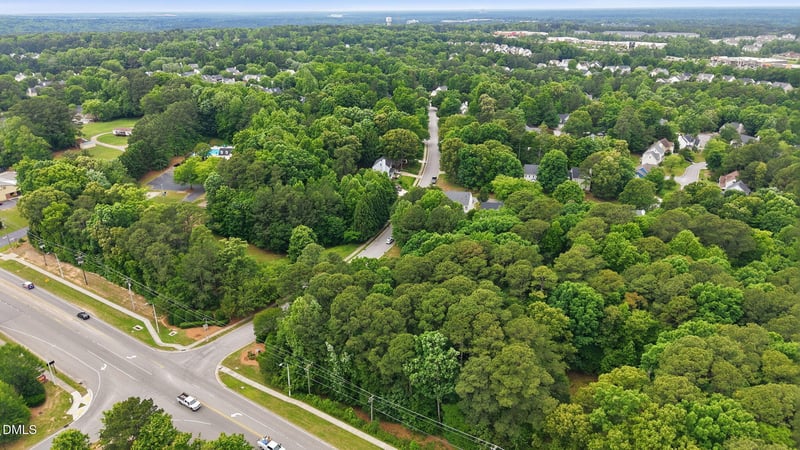 817 Oakhall Dr, Holly Springs, NC 27540