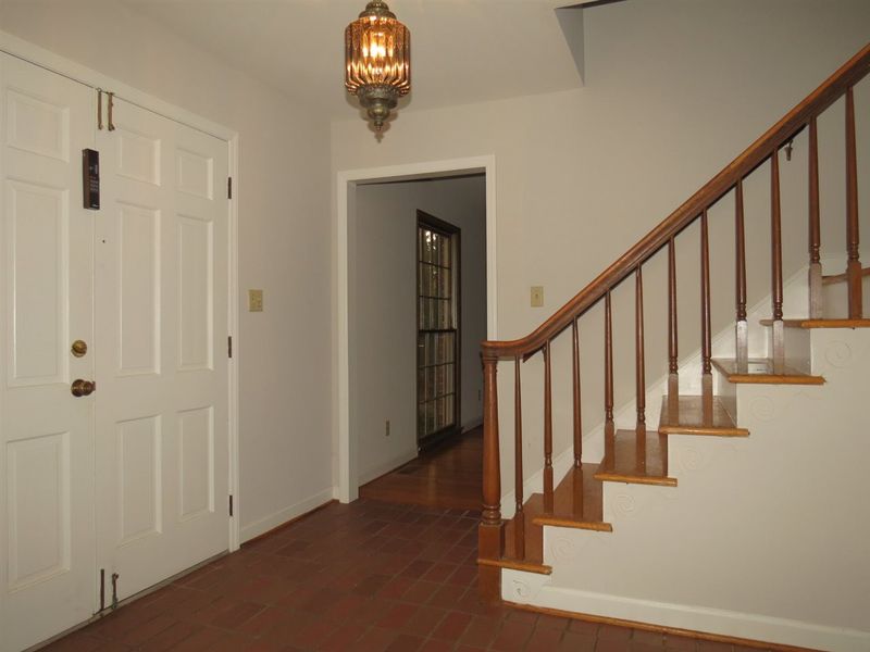 817 Orleans Pl, Raleigh, NC 27609