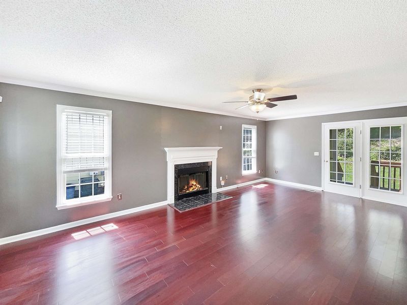 817 Penncross Dr, Raleigh, NC 27610