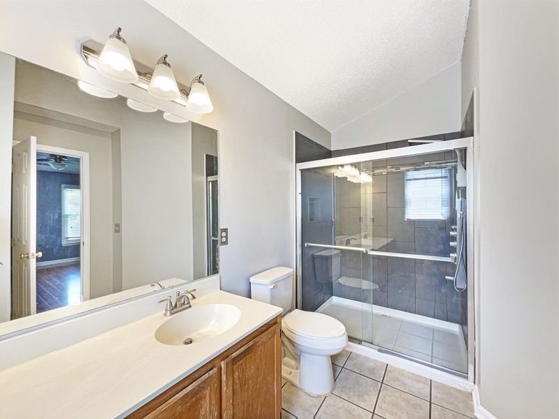 817 Penncross Dr, Raleigh, NC 27610