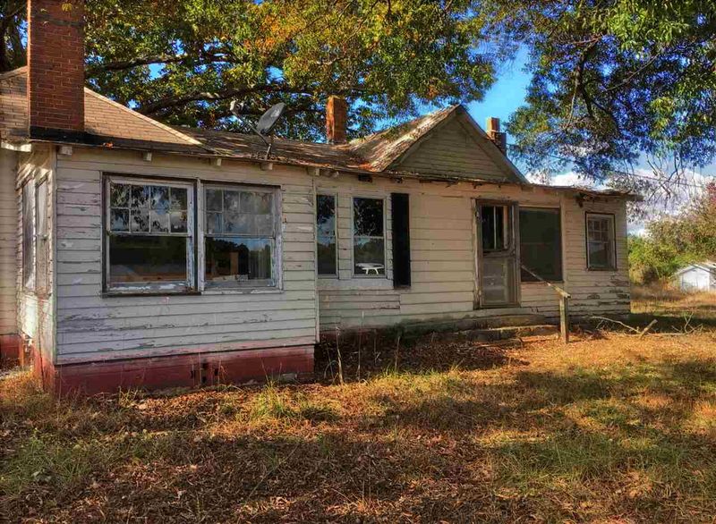 817 Perry Curtis Rd, Zebulon, NC 27597