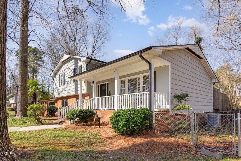 817 Roanoke Dr, Cary, NC 27513