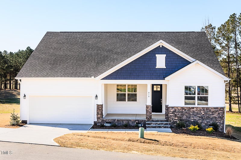 818 Barbour Farm Ln, Four Oaks, NC 27524