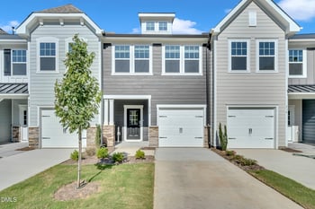 818 Kensley Grv Ln, Fuquay Varina, NC 27526