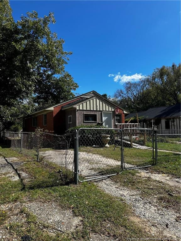 818 E Orange St, Fayetteville, NC 28301