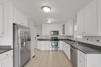 818 Running Horse Ln, Hope Mills, NC 28348