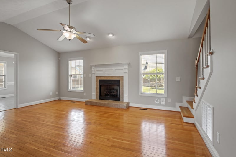 818 Running Horse Ln, Hope Mills, NC 28348