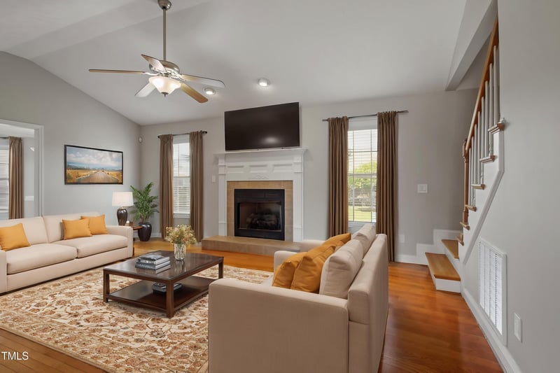 818 Running Horse Ln, Hope Mills, NC 28348