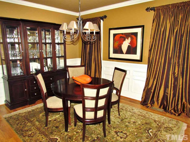 819 Carpenter Town Ln, Cary, NC 27519