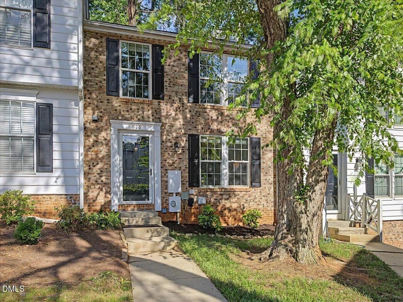 819 Genford Ct, Raleigh, NC 27609