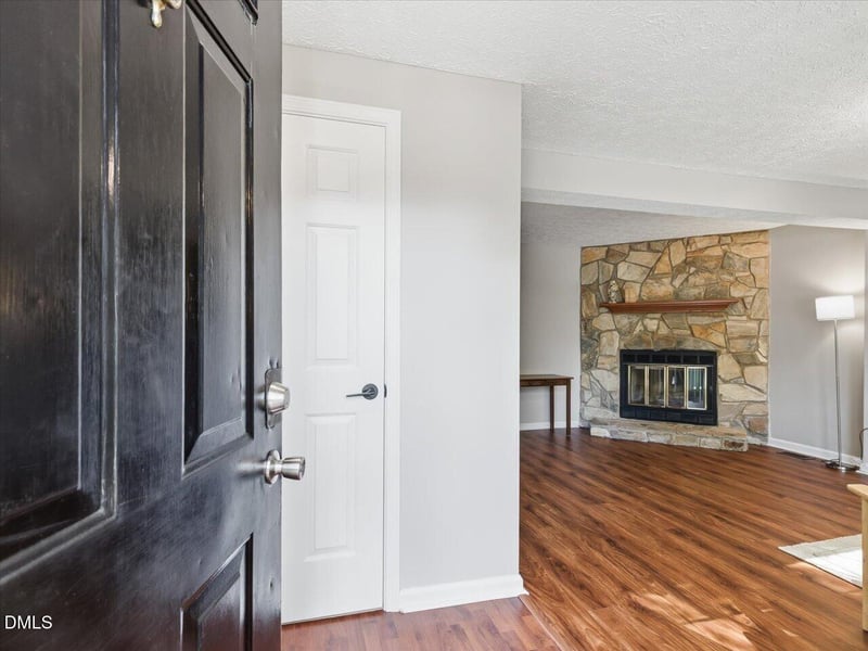 819 Genford Ct, Raleigh, NC 27609
