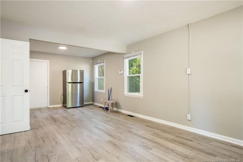 819 Isley St, Fayetteville, NC 28305