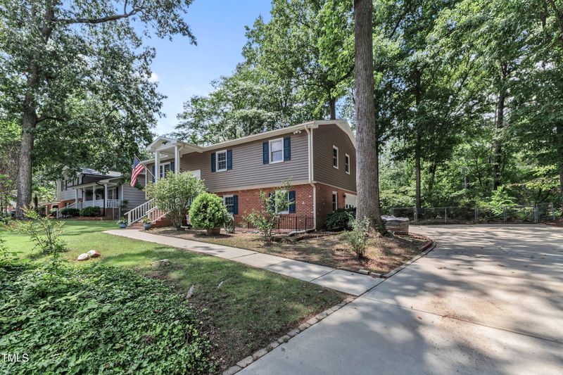 819 Roanoke Dr, Cary, NC 27513
