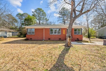 819 Sandalwood Dr, Fayetteville, NC 28304