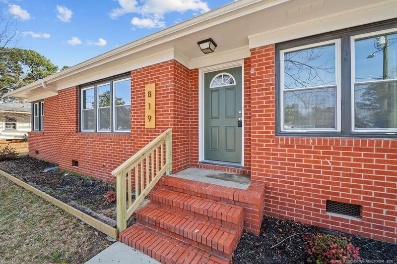 819 Sandalwood Dr, Fayetteville, NC 28304