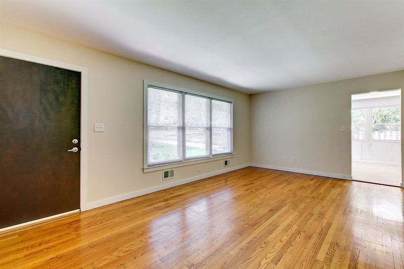 819 Warren Ave, Cary, NC 27511