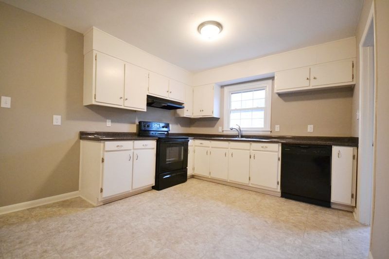 819 Weston St, Raleigh, NC 27610