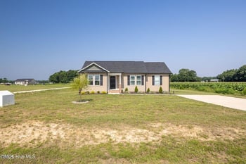 82 Mamie Rd, Benson, NC 27504