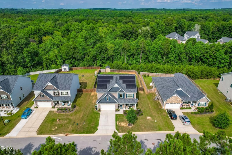 82 Neuse Overlook Dr, Clayton, NC 27527