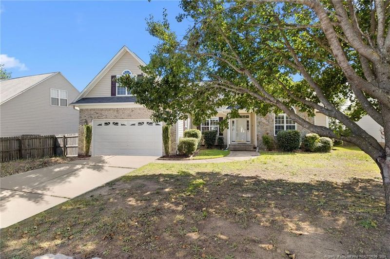 820 Camwheel Dr, Hope Mills, NC 28348