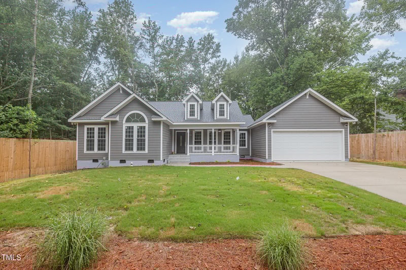 820 Cardinal Dr, Fuquay Varina, NC 27526