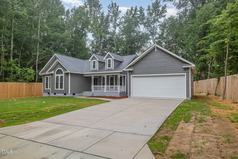 820 Cardinal Dr, Fuquay Varina, NC 27526