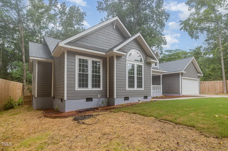 820 Cardinal Dr, Fuquay Varina, NC 27526