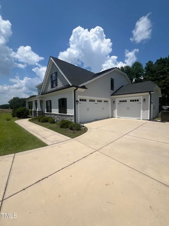 820 Christian Light Rd, Fuquay Varina, NC 27526