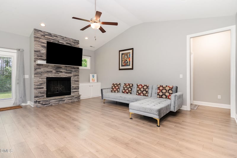 820 Christian Light Rd, Fuquay Varina, NC 27526