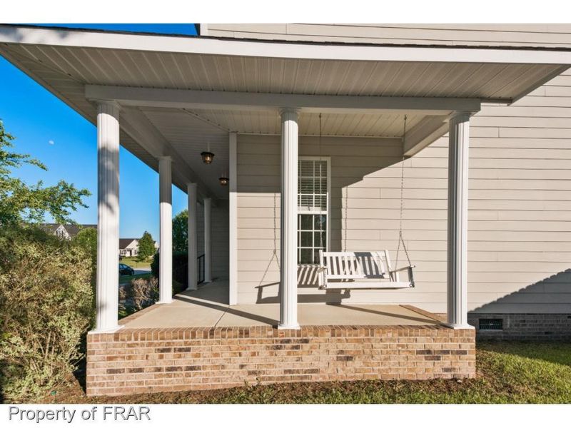 820 Danelaw Dr, Hope Mills, NC 28348