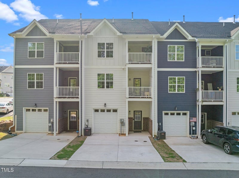 820 Laurel Gate Dr, Wake Forest, NC 27587