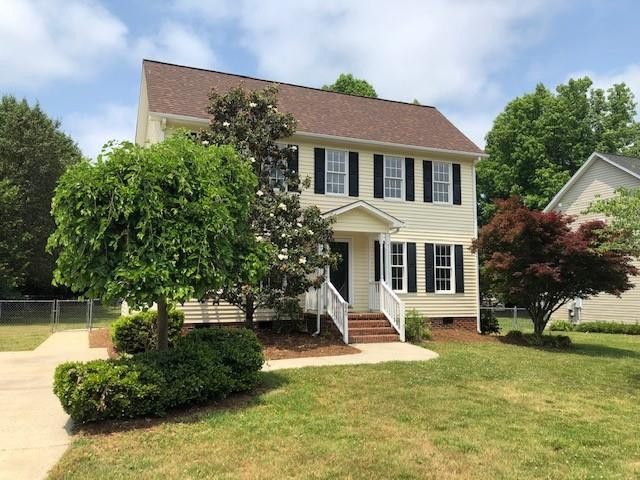 820 Lockesley Ln, Burlington, NC 27217