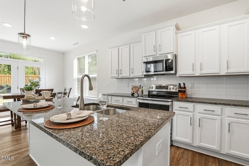 820 Logan Meadow Ct, Fuquay Varina, NC 27526