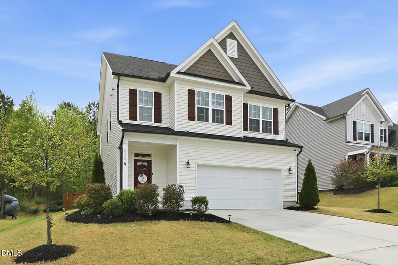 820 Logan Meadow Ct, Fuquay Varina, NC 27526