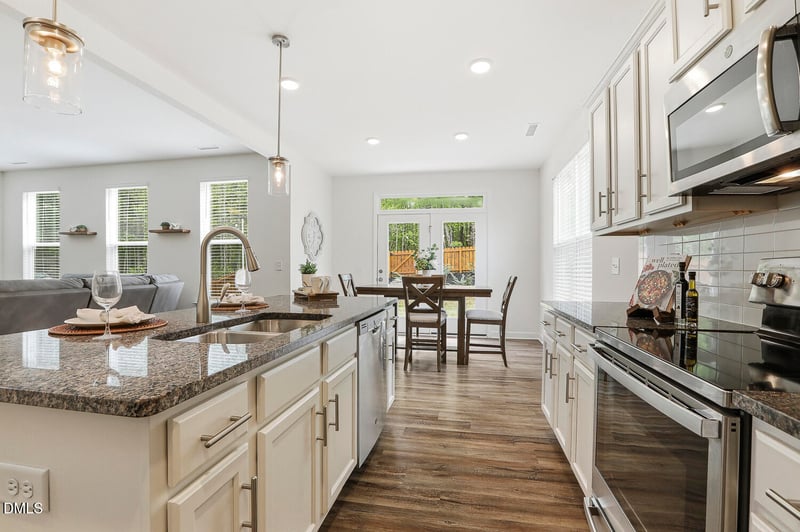 820 Logan Meadow Ct, Fuquay Varina, NC 27526