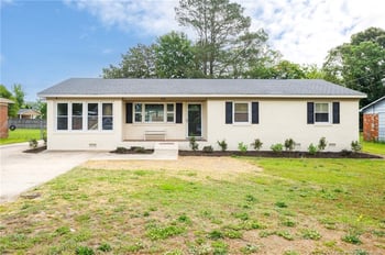 820 Medlo Rd, Fayetteville, NC 28303