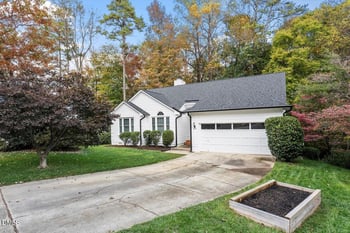 820 Northampton Dr, Cary, NC 27513