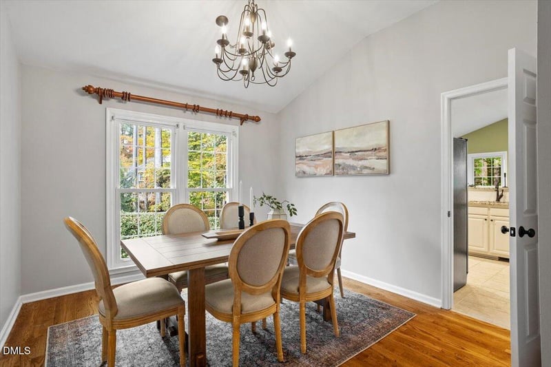 820 Northampton Dr, Cary, NC 27513