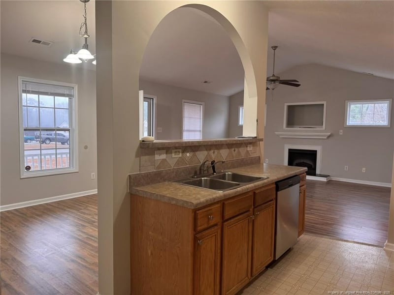 820 Pebble Ridge Ct, Fayetteville, NC 28311