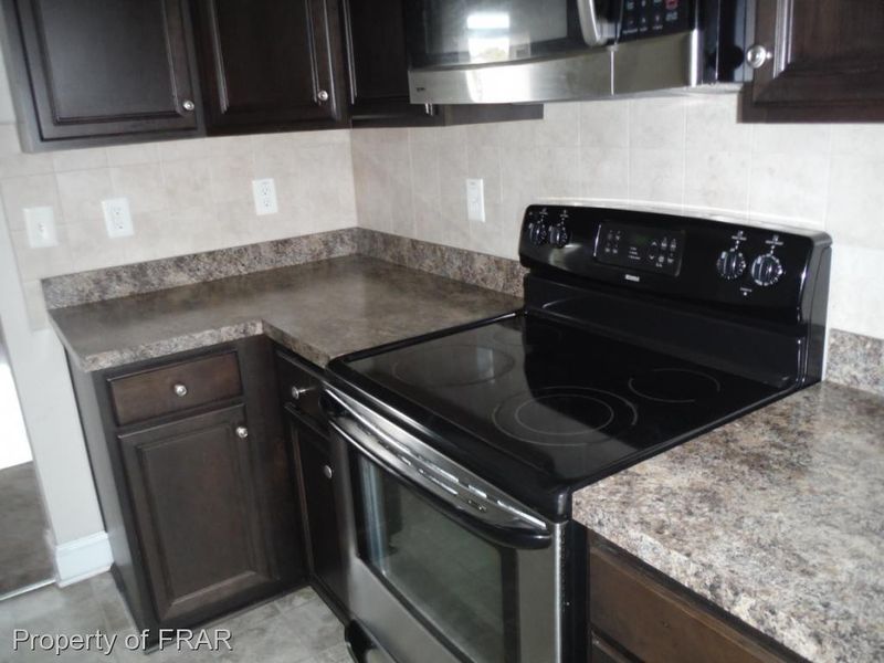 820 Pittsford Pl, Hope Mills, NC 28348