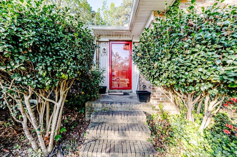 820 Primrose Ln, Sanford, NC 27330