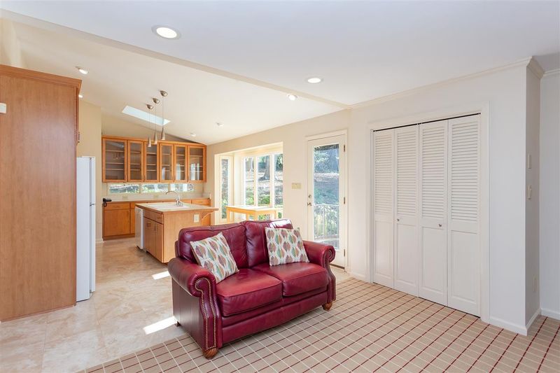 820 Temple St, Raleigh, NC 27609