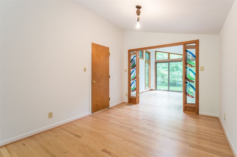 820 Tinkerbell Rd, Chapel Hill, NC 27517