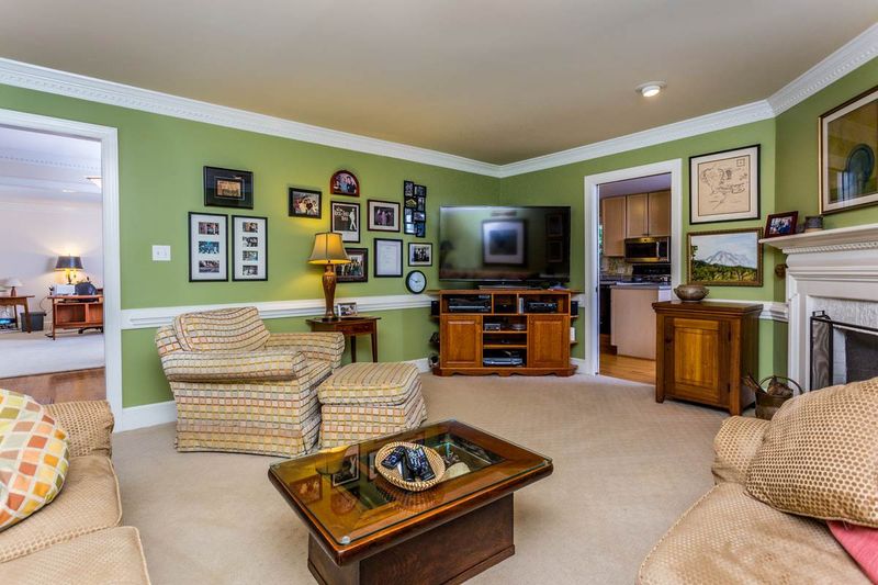 8200 Clear Brook Dr, Raleigh, NC 27615