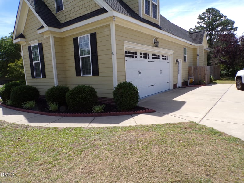 8201 Plum Bush Ct, Willow Springs, NC 27592