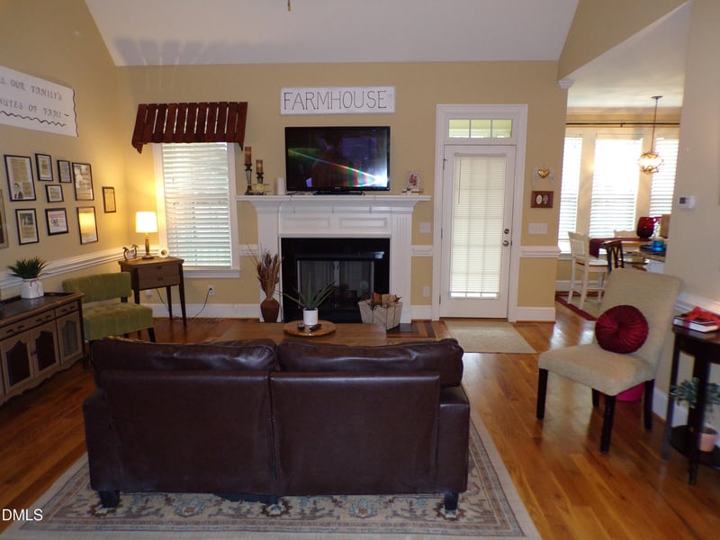 8201 Plum Bush Ct, Willow Springs, NC 27592
