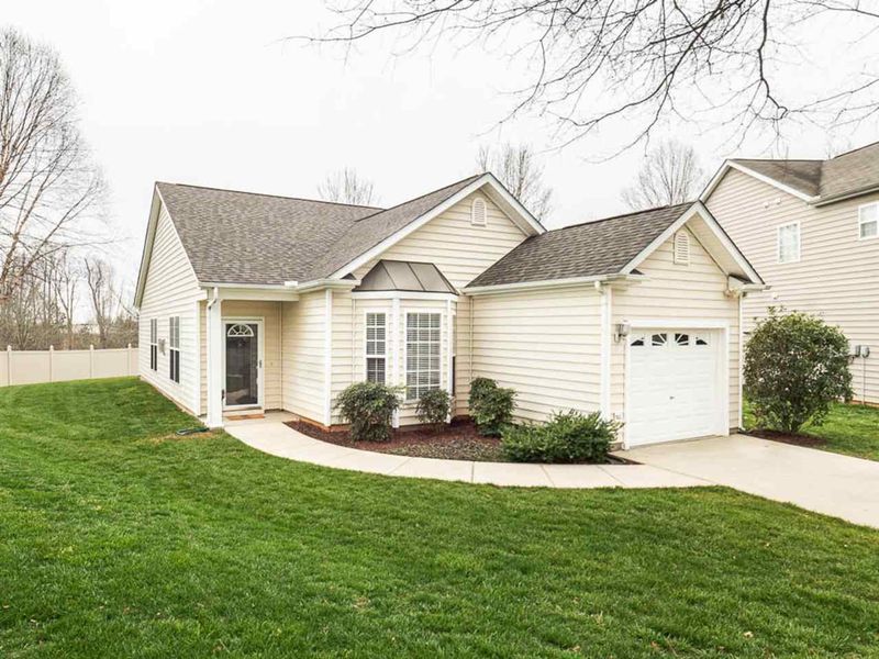 8202 Shadow Stone Ct, Raleigh, NC 27613