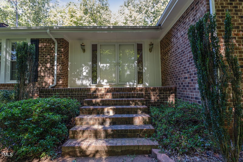 8204 Ashwood Dr, Raleigh, NC 27603