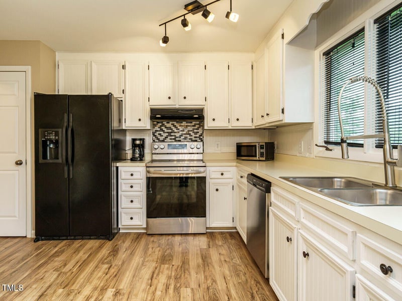 8204 Charlbert Ct, Apex, NC 27539