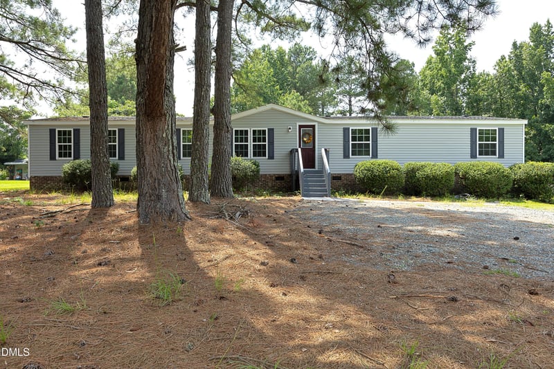 8204 Fieldcrest Ln, Fuquay Varina, NC 27526